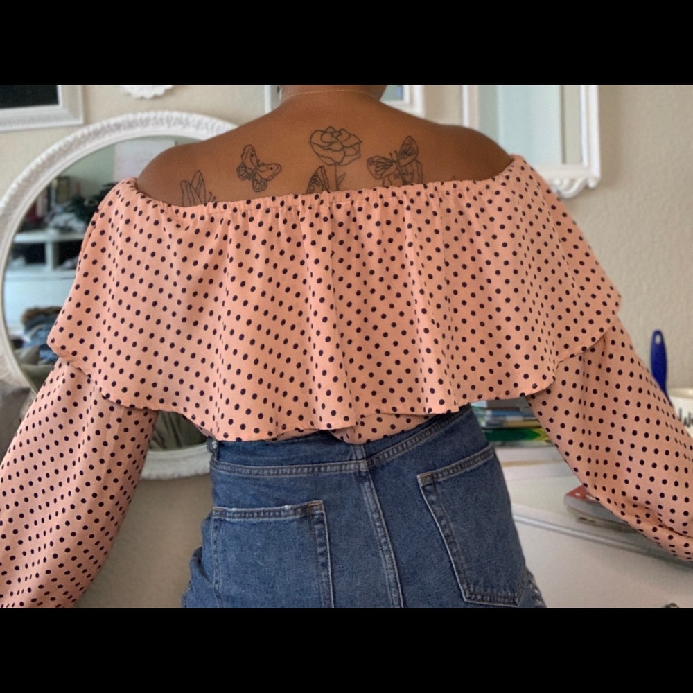Peek-a-boo shoulder polka-dot top (baby pink)